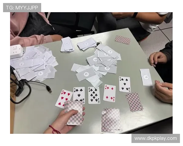 红龙扑克手机娱乐：随时随地开启精彩刺激的扑克游戏